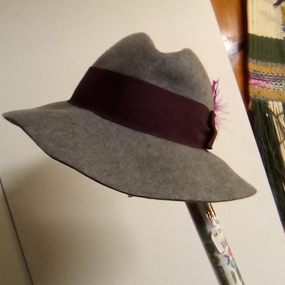 Italian Wool Fedora Grey /purple gunia feather Accent - Picture 12 of 12